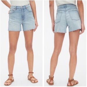 GAP High rise 4" Denim Short Light
Wash Sz 6/28